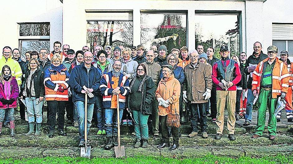  Die Neugestaltung des Schmölderparks mit dem Bürgermeister am Spaten war ein erster Schritt zur Umsetzung des Dorfentwicklungskonzepts. 