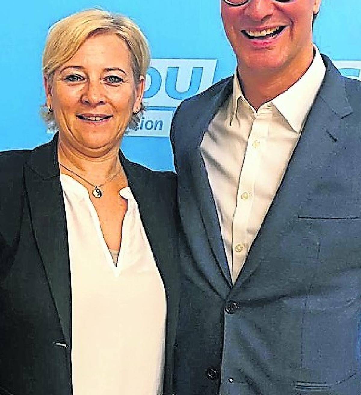  Wort gehalten: Minister Hendrik Wüst und Abgeordnete Heike Troles. 