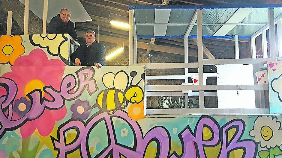 Love and Peace: Als Hippie mit’m Wagen „Es ist ein tolles Gefühl da oben zu stehen“