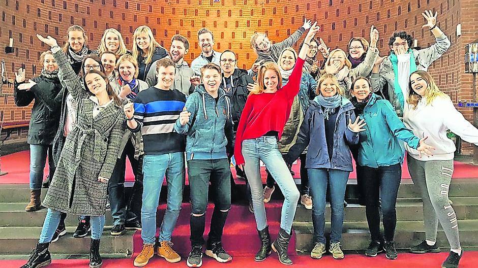  Die intensive Arbeit hat allen Beteiligten viel Spaß gemacht, begeistert und zufrieden gingen die Sänger und Sängerinnen des „Regenbogenchores“ und Sarah Bouwers nach Hause. 
