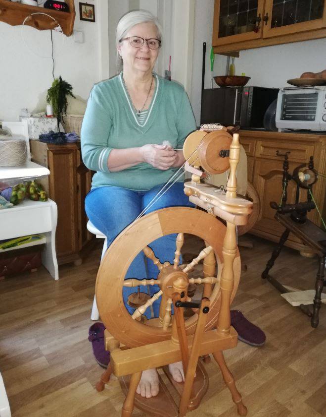 Christiane Medes Spinnrad dreht sich immer weiter: „Das Mädchen macht aus jedem Faden etwas“