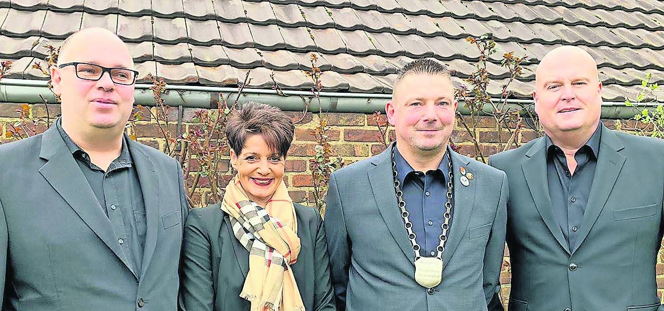  Das designierte Königspaar mit seinen Adjutanten (von links): Ralf Clahsen, Ute und Dirk Abels sowie Markus Linden. 