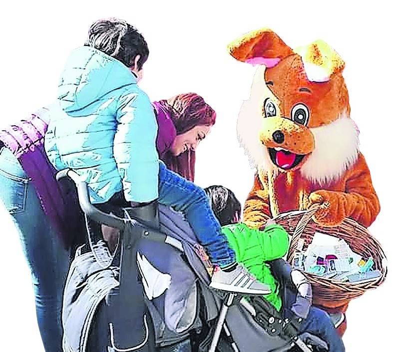  : Der Osterhase hoppelt durch die Fußgängerzone
