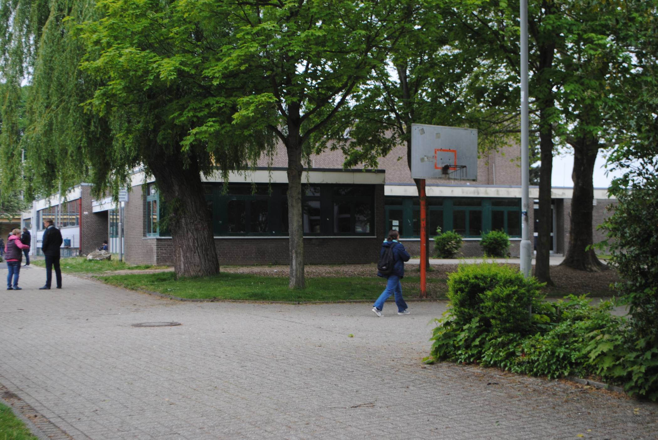 Hochneukirch, ein Ort an dem man alles bekommt bis auf neue Schuhe