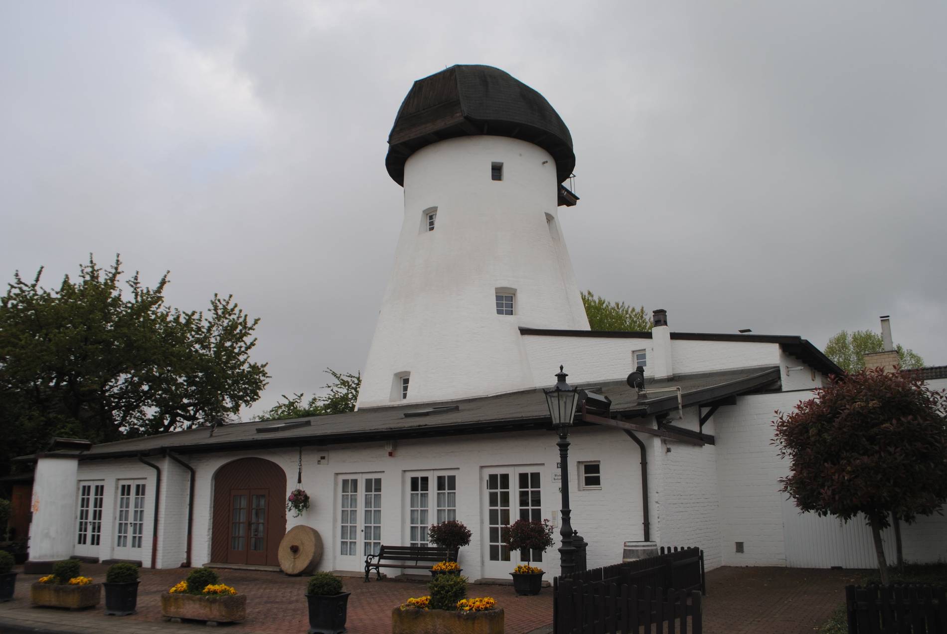 Hochneukirch, ein Ort an dem man alles bekommt bis auf neue Schuhe