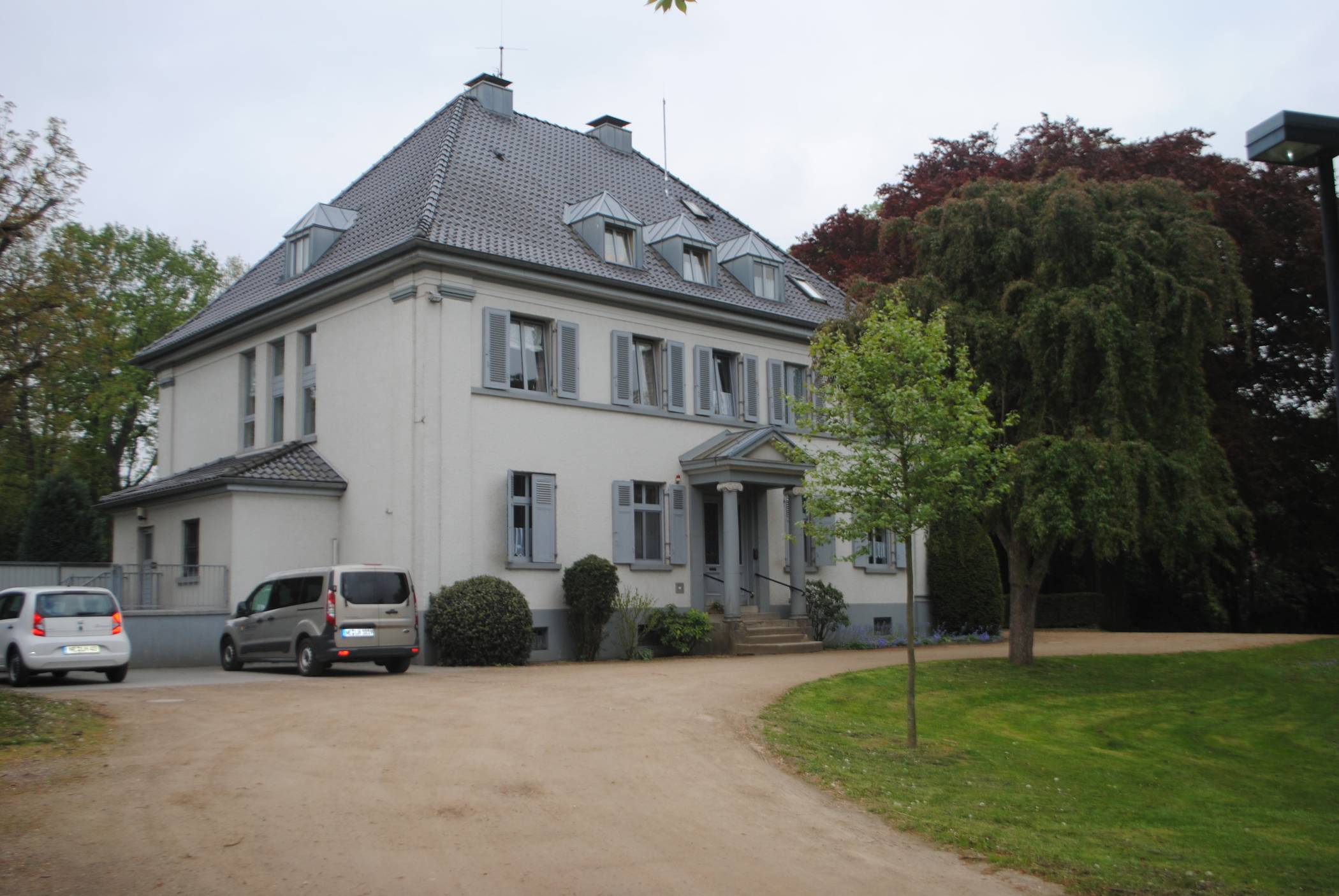 Hochneukirch, ein Ort an dem man alles bekommt bis auf neue Schuhe