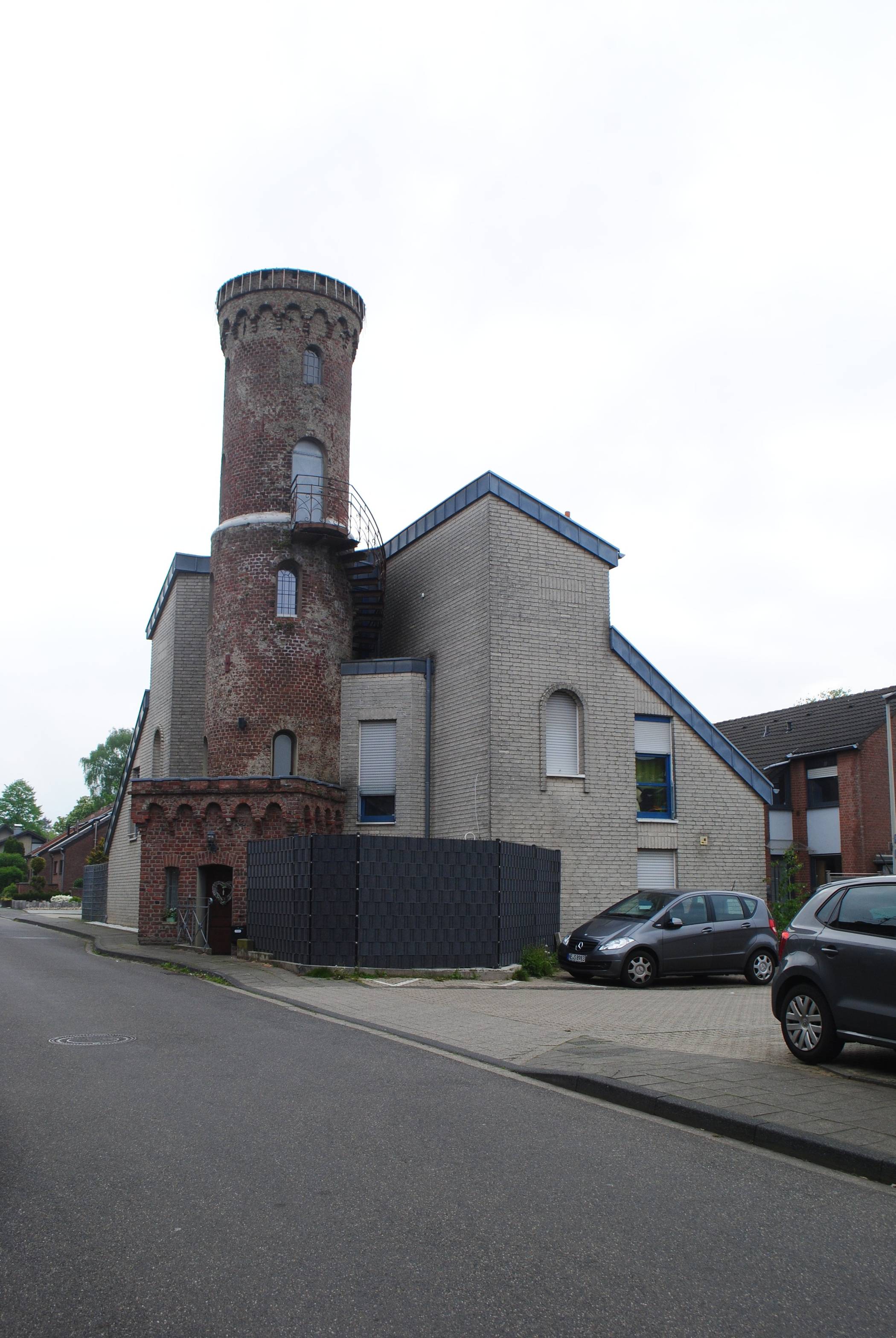  Der Behrenturm ist denkmalgeschützt.  