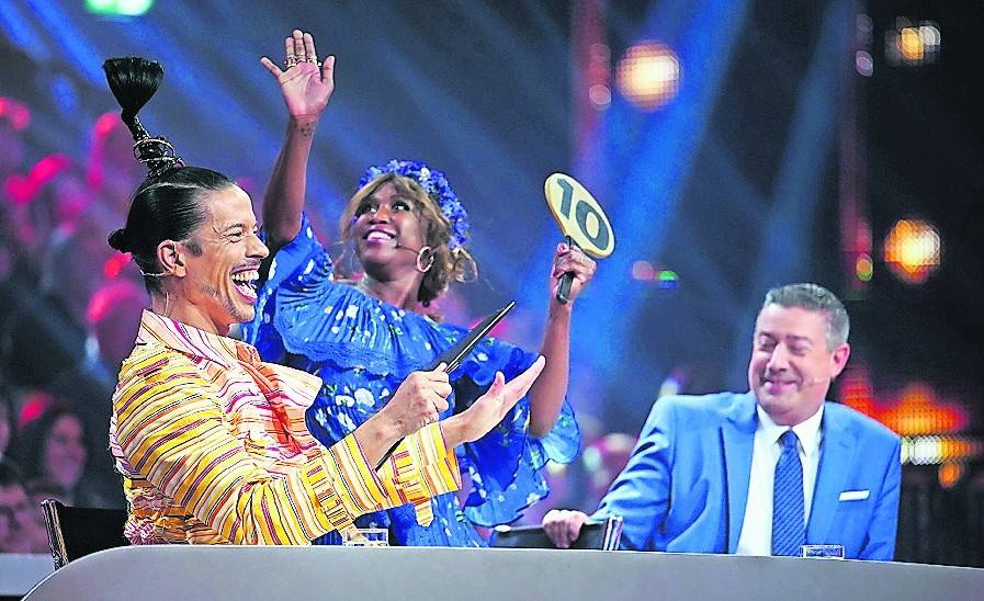  aaaaa „Pommes“ undaaaaaPocher sind die aaaaabeiden Promi-aaaaaaaTänzer, die inaaaaaaaaaadiesemaaaaaaaaaaJahr füraaaaaaaaaaFuroreaaaaaaaiaa sorgen.Die Jury feiert oft zu den Klängen von Dieter Kirchenbauer regelrecht ab.  