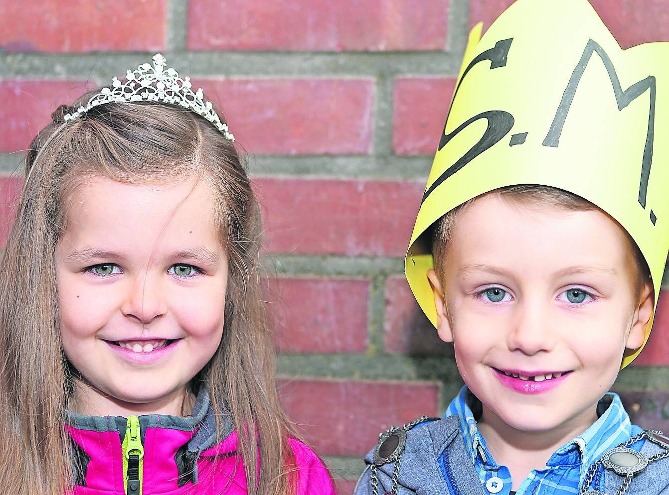  Mattteo und Laura freuen sich, als „kleines Königspaar“ aktiv beim Jüchener Schützenfest dabei zu sein. Aktuell bereiten sie sich auf ihren großen Auftritt vor.  