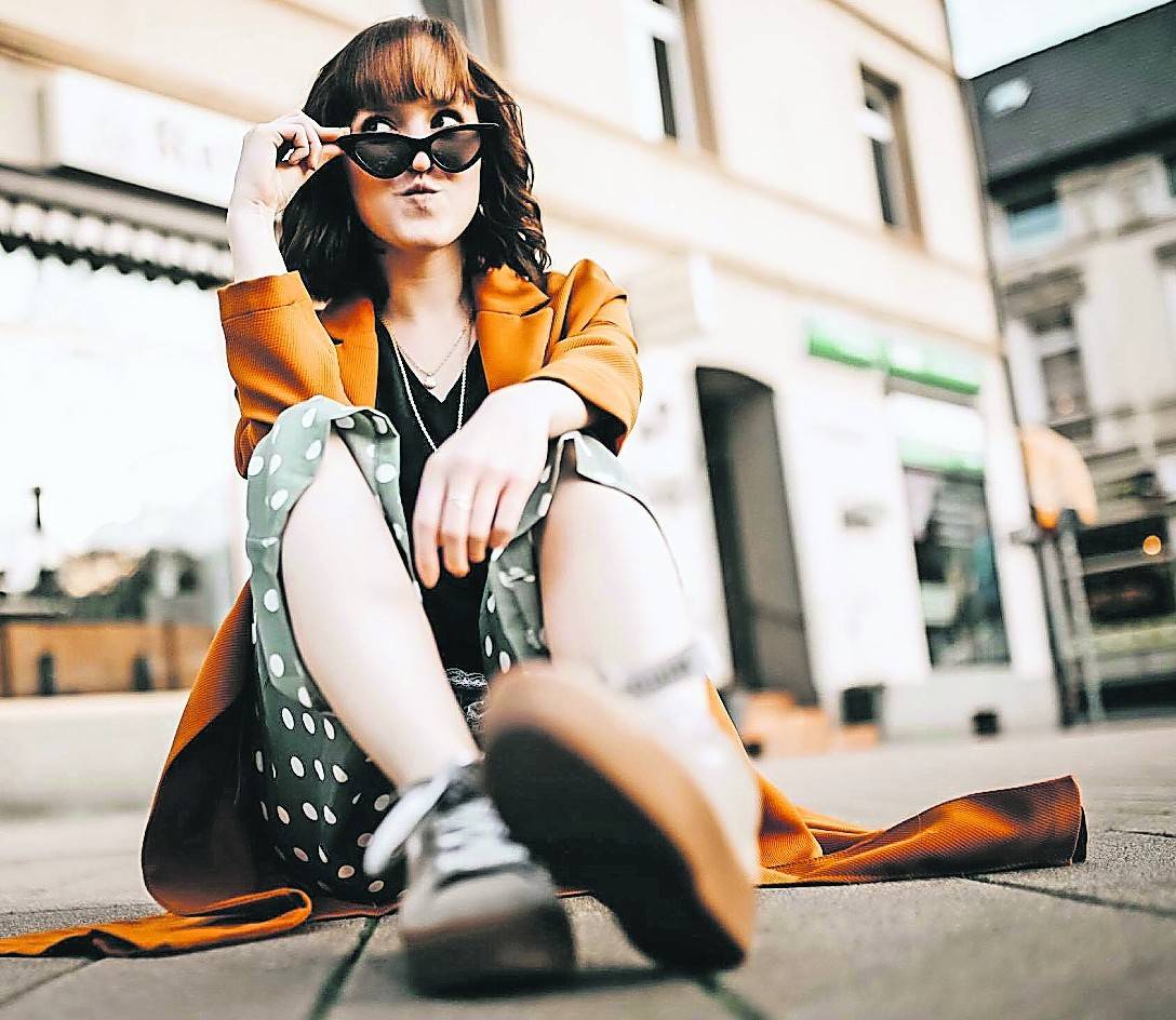  Sarah Kobs, besser bekannt unter ihrem Blogger-Namen „Sarah van Helden“ gibt gerne Tipps für die Bloggerwelt: Unter der Plattform ,Brandsforlove’ finden Unternehmen und Micro-Influencer für eine Kooperation zusammen. 