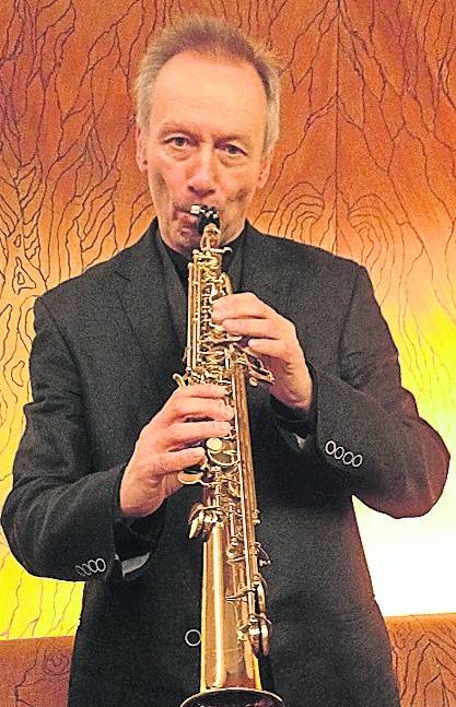 Burghard Corbach mit seinem Saxofon. <![CDATA[]]>