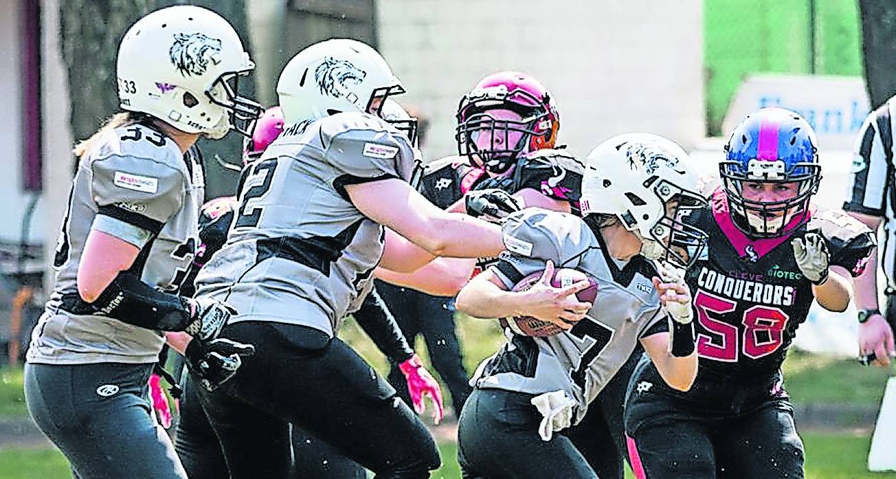  Anna Sieben setzt sich durch – eine Eigenschaft, die man als „Quarterback“ haben muss, um die Mannschaft zum Sieg zu bringen.  