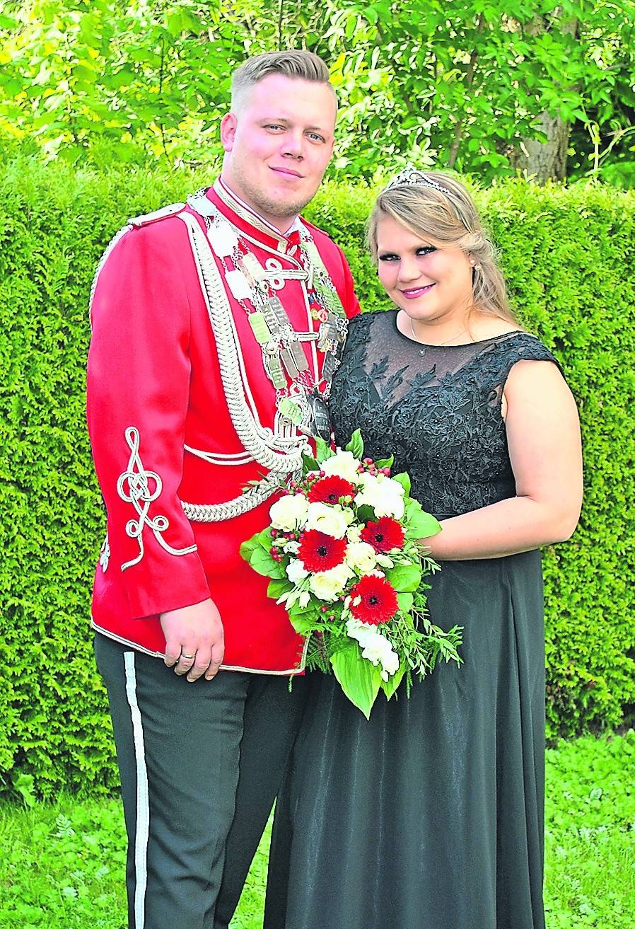 Patrick und Ramona Dahmen beenden die königslose Zeit in Barrenstein,