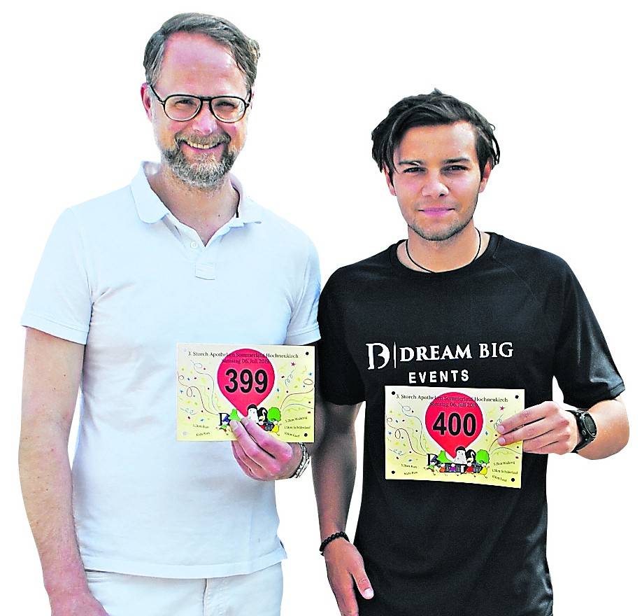  Christian Erkenbrecher, Inhaber der Stroch-Apotheke, mit Robin Pesch, Dream Big-Ogrnisator des Sommerlaufs.  