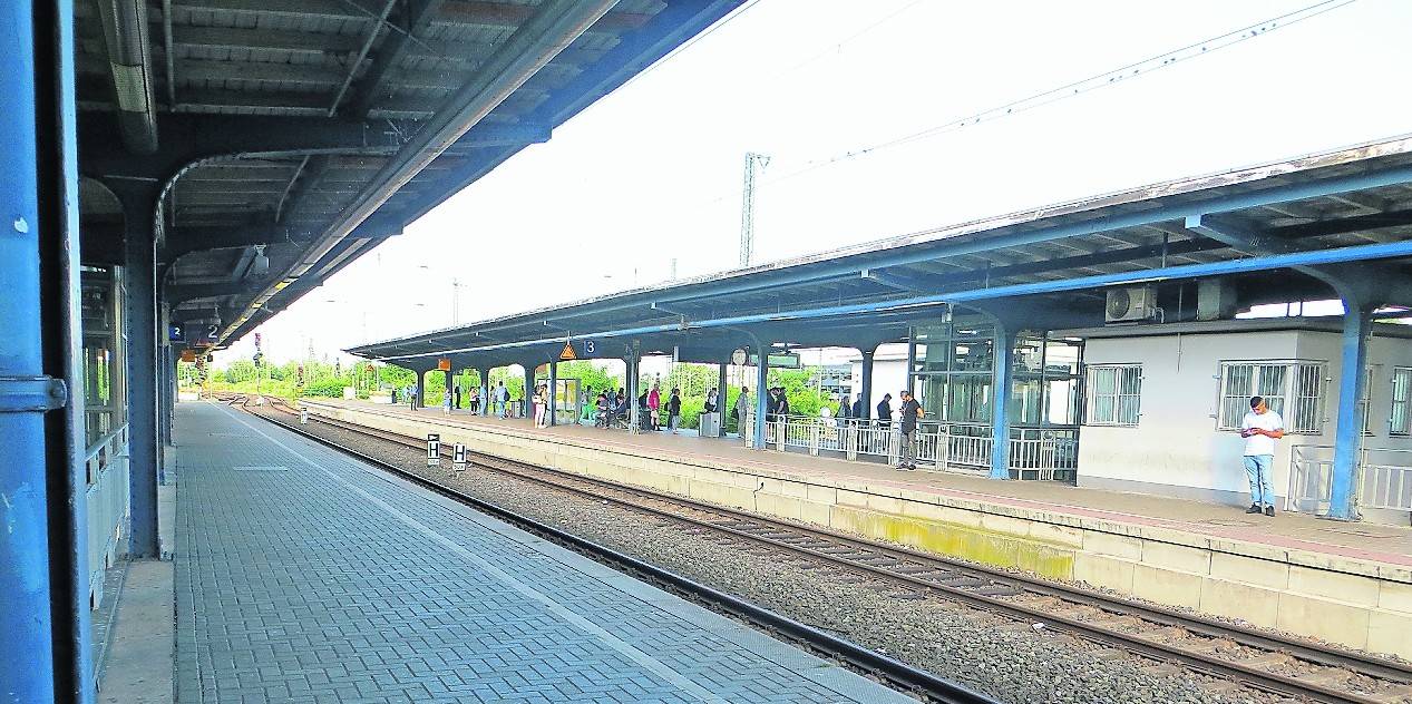  Auf dem Nachhauseweg entdeckte Erwin Lennartz den scheinbar verwirrten Mann im Gleisbett des Neusser Hauptbahnhofs.  