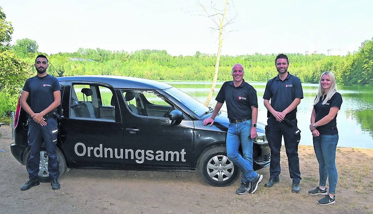  Im Rahmen der Aktion „Rent a Klaus“ gibt Bürgermeister Klaus Krützen auch mit dem „Ordnungs- und Service-Dienst“ der Stadt (OSD) auf Streife,  
