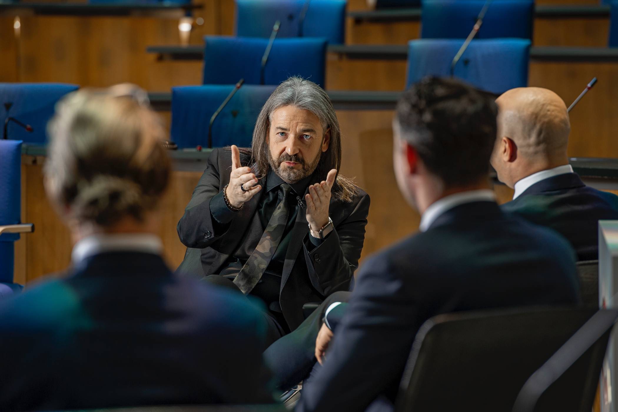  Donat Brandt, der ebenso wie sein „Plus-X-Award“ in Grevenbroich groß geworden ist, spürt in seiner Talkshow Innovationen und Nachhaltigkeit nach. Foto: PX 