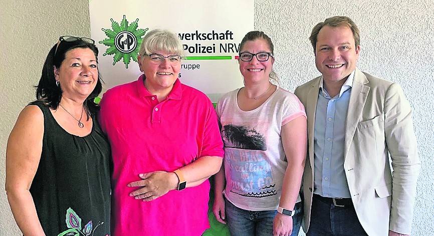  Spendenübergabe mit Marion Kirch-Angst (Verein), Petra Friese (Verein), Meike to Baben (GdP) und Dr. Mertens.