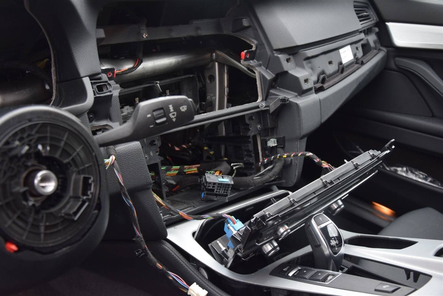 Airbags und Navisystem ausgebaut: Kriminalpolizei hat die Ermittlungen aufgenommen