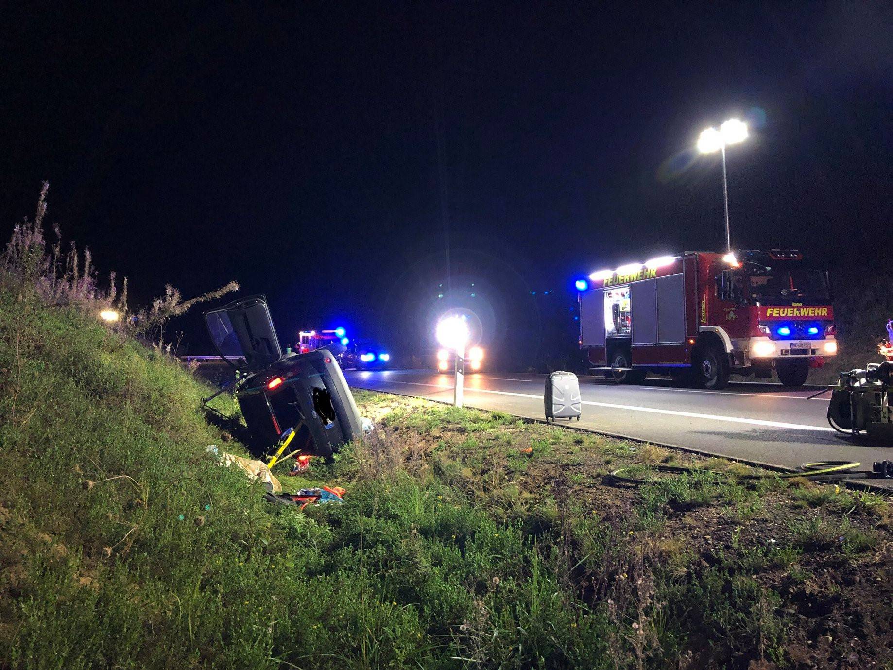  Verkehrsunfall auf der A44 Richtung Aachen: Pkw landet im Seitengraben