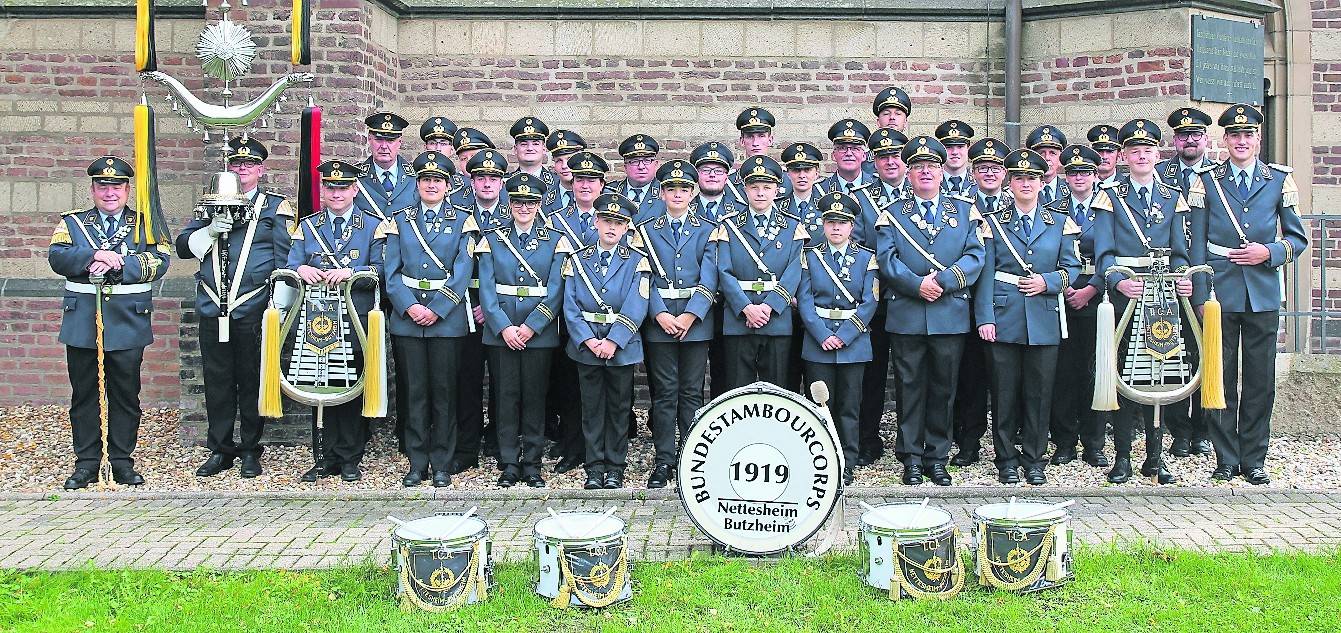 Das stolze Bundes-Tambour-Corps „Amicitia“ Nettesheim-Butzheim feiert einen schier unglaublichen Geburtstag: Seit 100 Jahren gibt es den Spielmannszug schon! <![CDATA[]]>