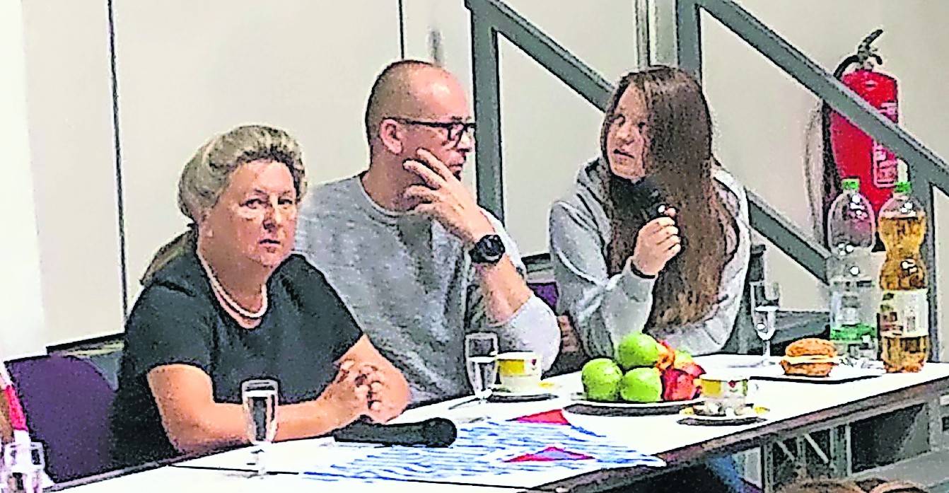  Elzbieta Podbielska berichtete vor den Jungen und Mädchen der Diedrich-Uhlhorn-Realschule über ihr Leben.  