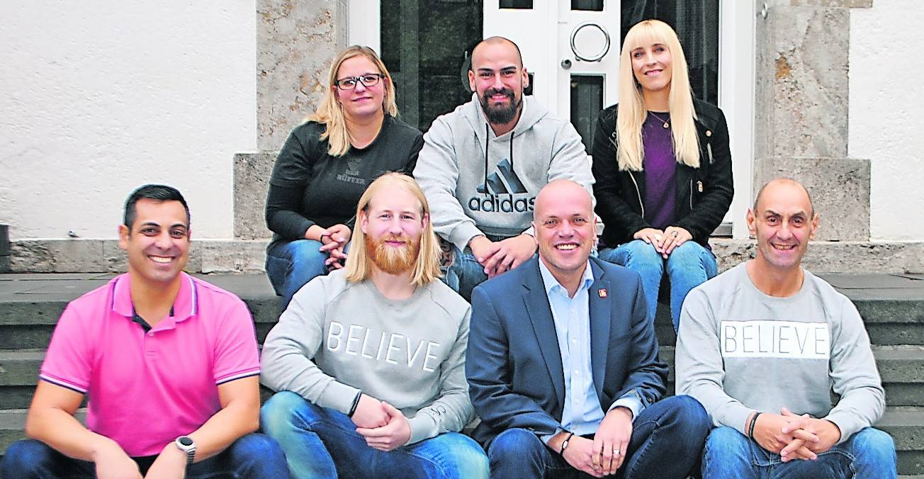 Ziehen alle an einem Strang: Uli Stein, Klaus Krützen, René de Byl und Yücel Uzar (vorne) sowie Sabrina Klee, Manuel<br/>Jäger-Lenné und Jacqueline Klomfaß (hinten). <![CDATA[]]>