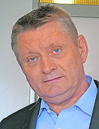   Hermann Gröhe mit Musikproduzenten Dieter Falk und Holger Müller, Leiter der Neusser Musikschule.  