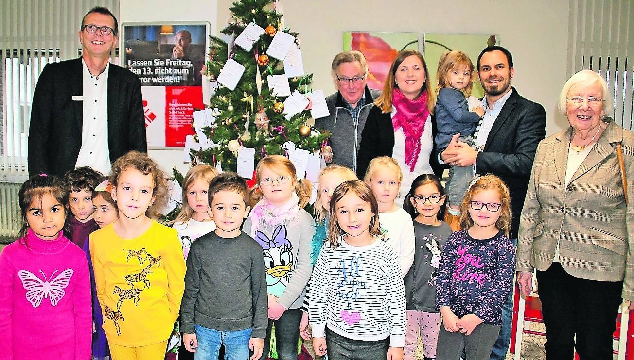  Dieses Foto entstand bei der Auftakt-Veranstaltung zum Elsener Weihnachtswunschbaum für das Jahr 2019. 