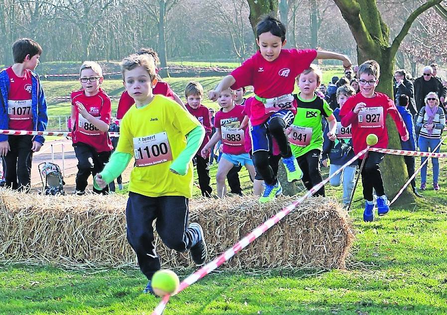 „Energie-Cross“: Im Galopp über die Strohballen hinweg