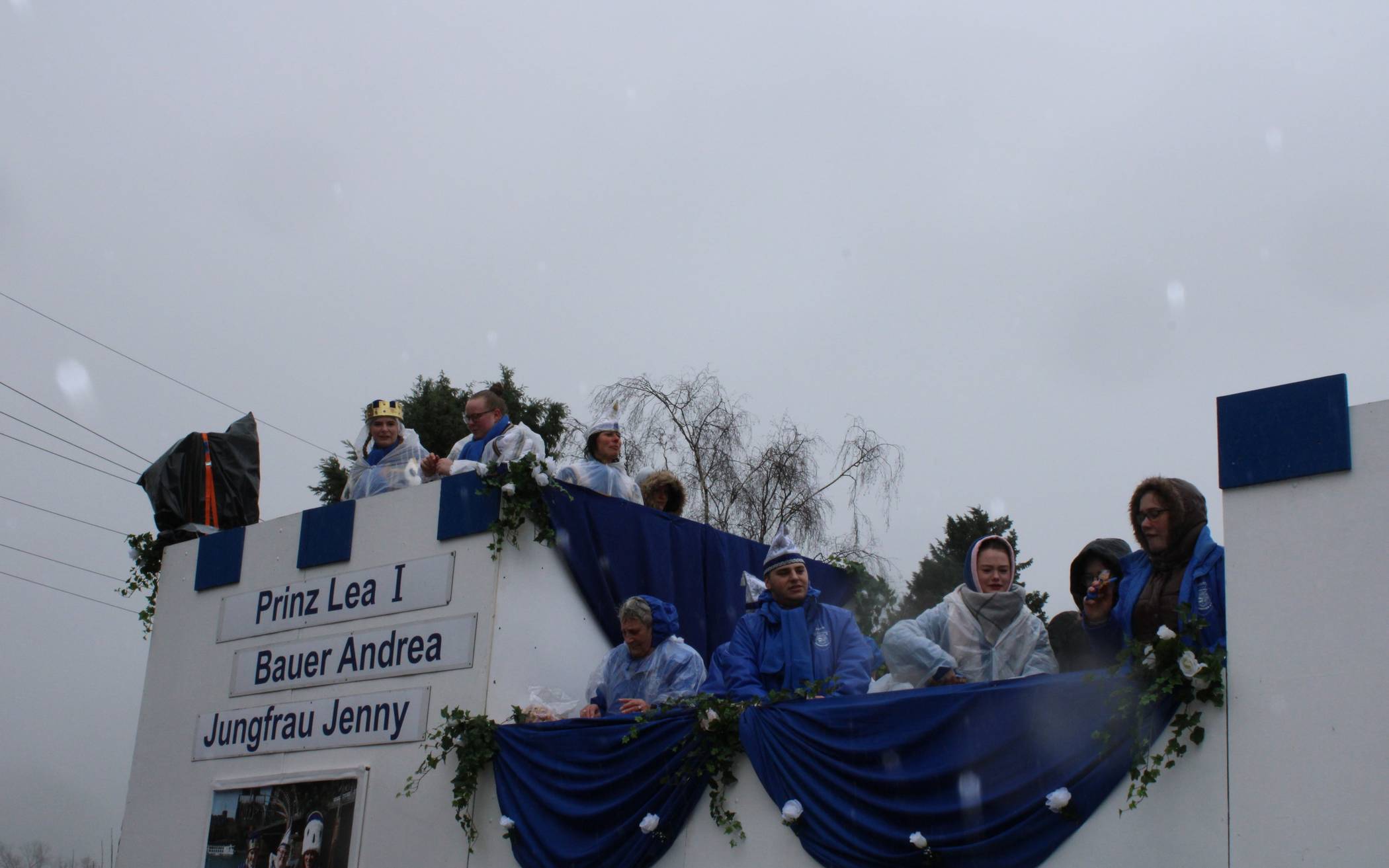 Narren trotzten dem Wetter