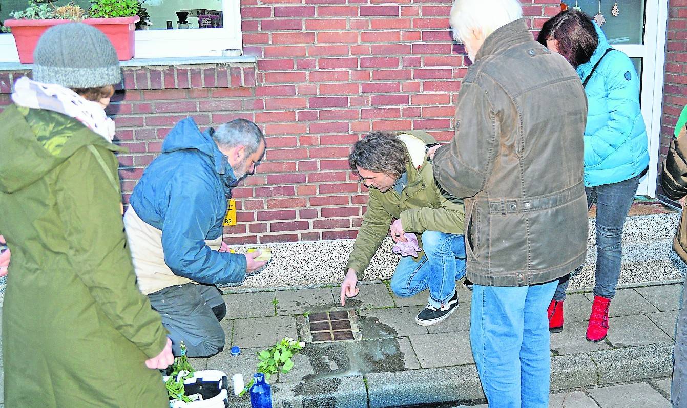 Die „Gillbach-Grünen“ brachten in der vergangenen Woche die Rommerskirchener „Stolpersteine“ zum Glänzen. Und das aus gutem Grund... <![CDATA[]]>