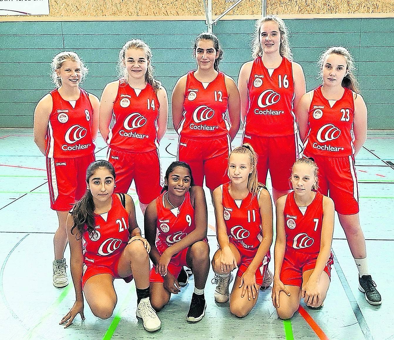  Die SG Gierath U16 weiblich: Zekiye Ayaz, Nele Glindemann, Johanna Hensen, Annika Hützen, Ayse Keskin, Luca Lück, Amelie Roos, Sajana Sivakuma, Hazal Sulaksu, Lina Wermann. 