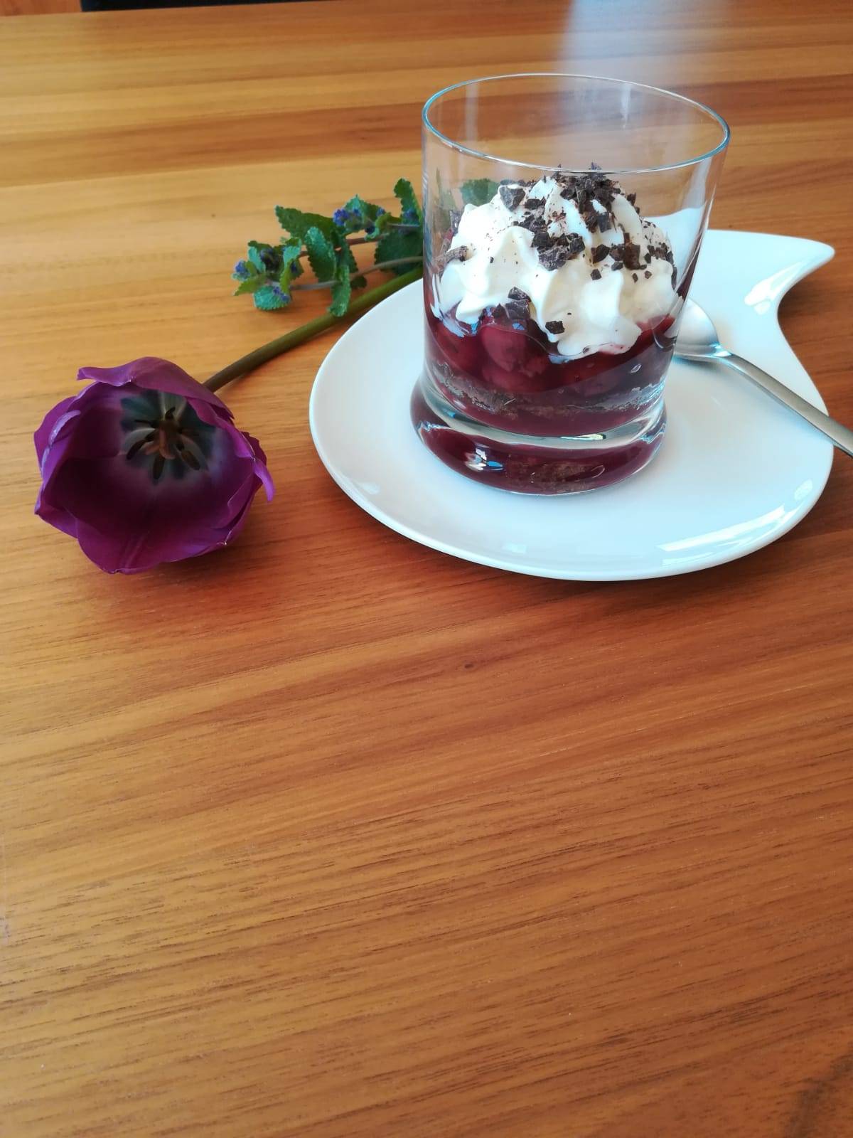 Luca Urbschat Ostermenü mit rote Bete, Lamm und Schwarzwälderkirsch im Glas