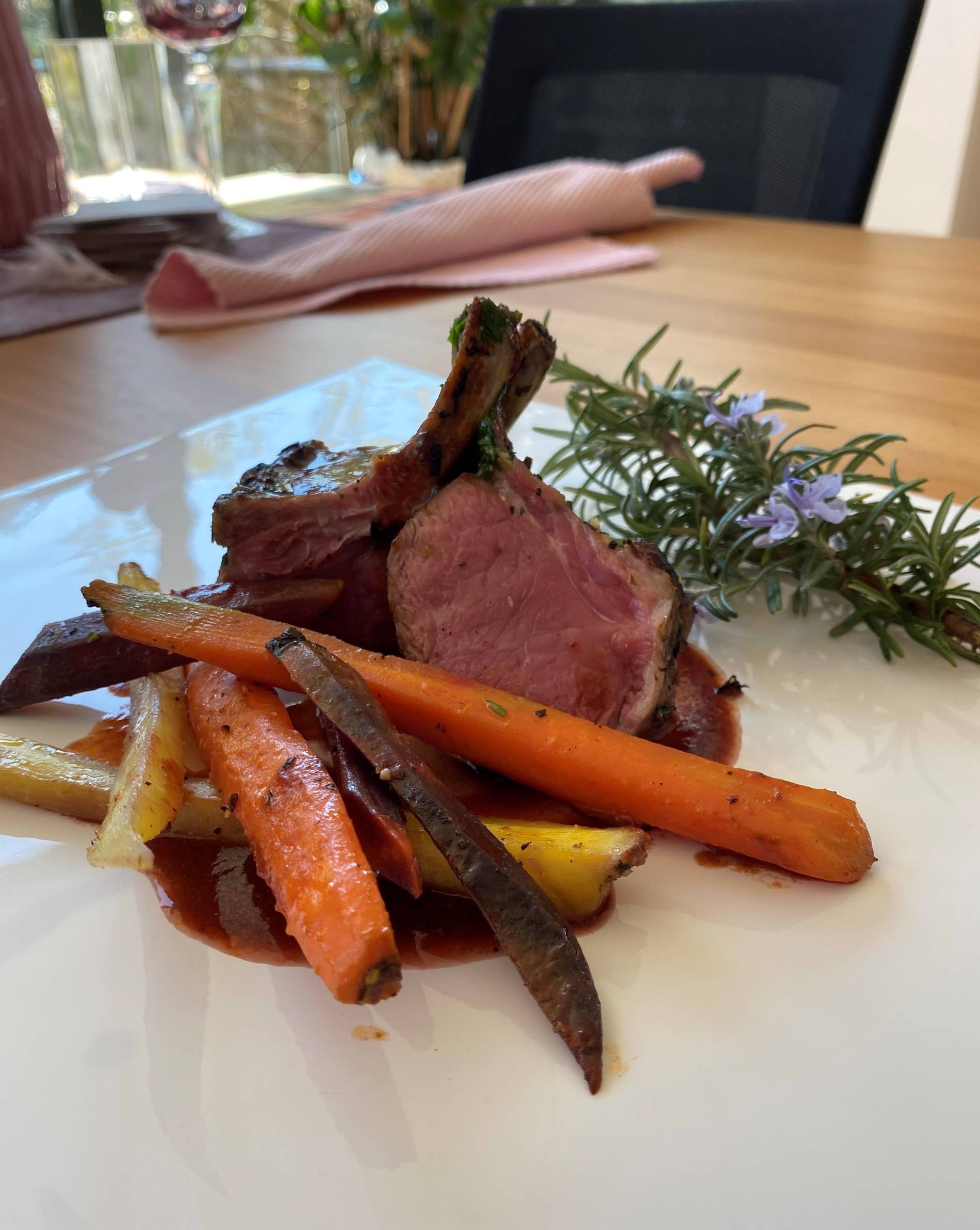Luca Urbschat Ostermenü mit rote Bete, Lamm und Schwarzwälderkirsch im Glas