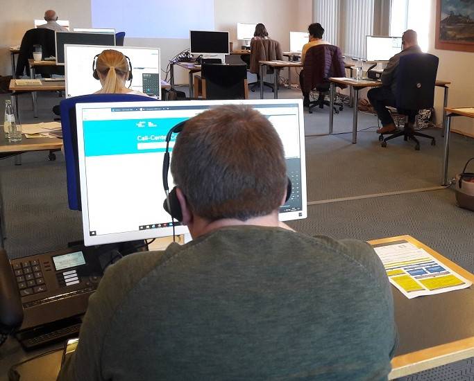     Hier wird täglich unter Hochdruck gearbeitet: in der Hotline des Rhein-Kreises im Kreishaus Grevenbroich. 