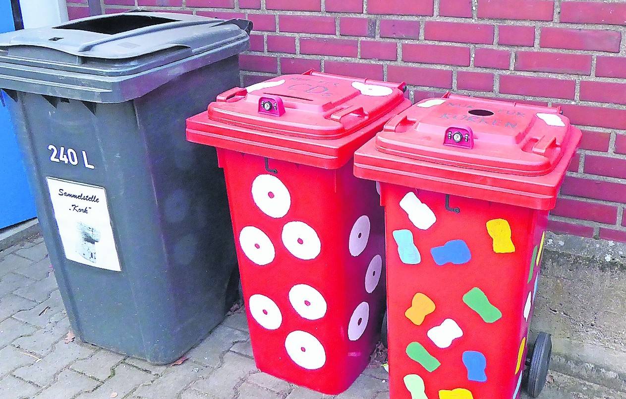  : Zurück im Einsatz: die rote CD-Tonne des BUND
