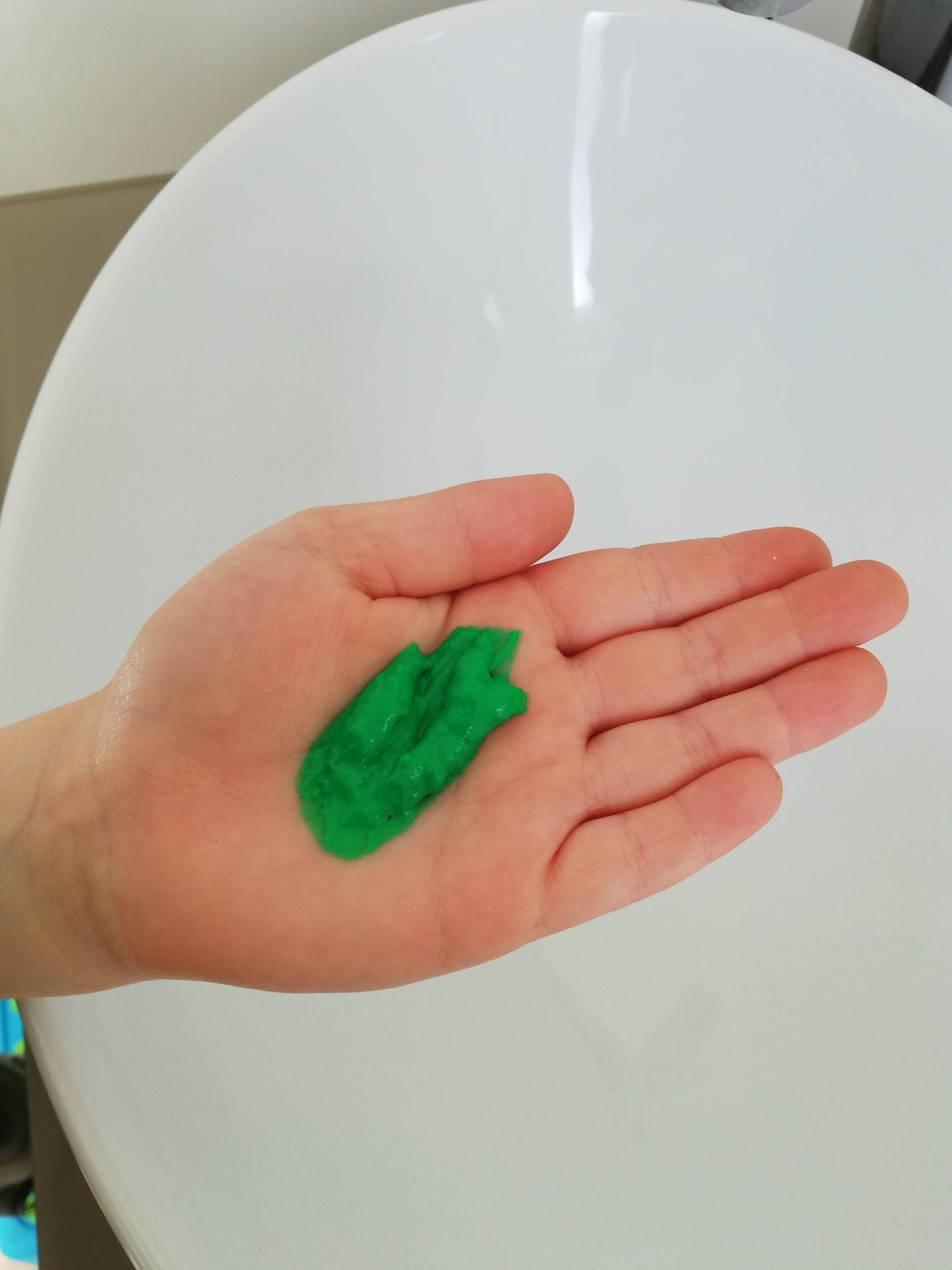  Mit einem Klecks „Seife“ fängt es an. 