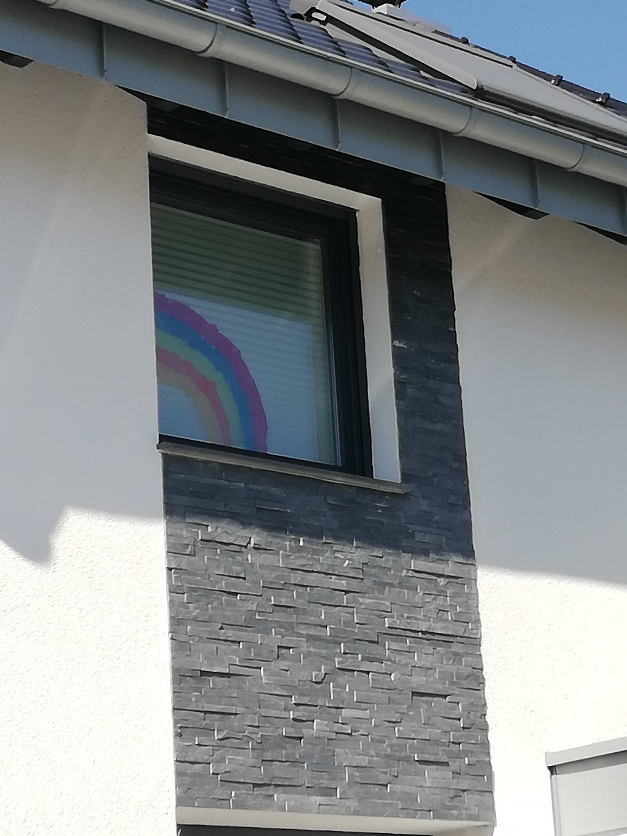  Der Regenbogen lacht auf die ganze Straße herab, 