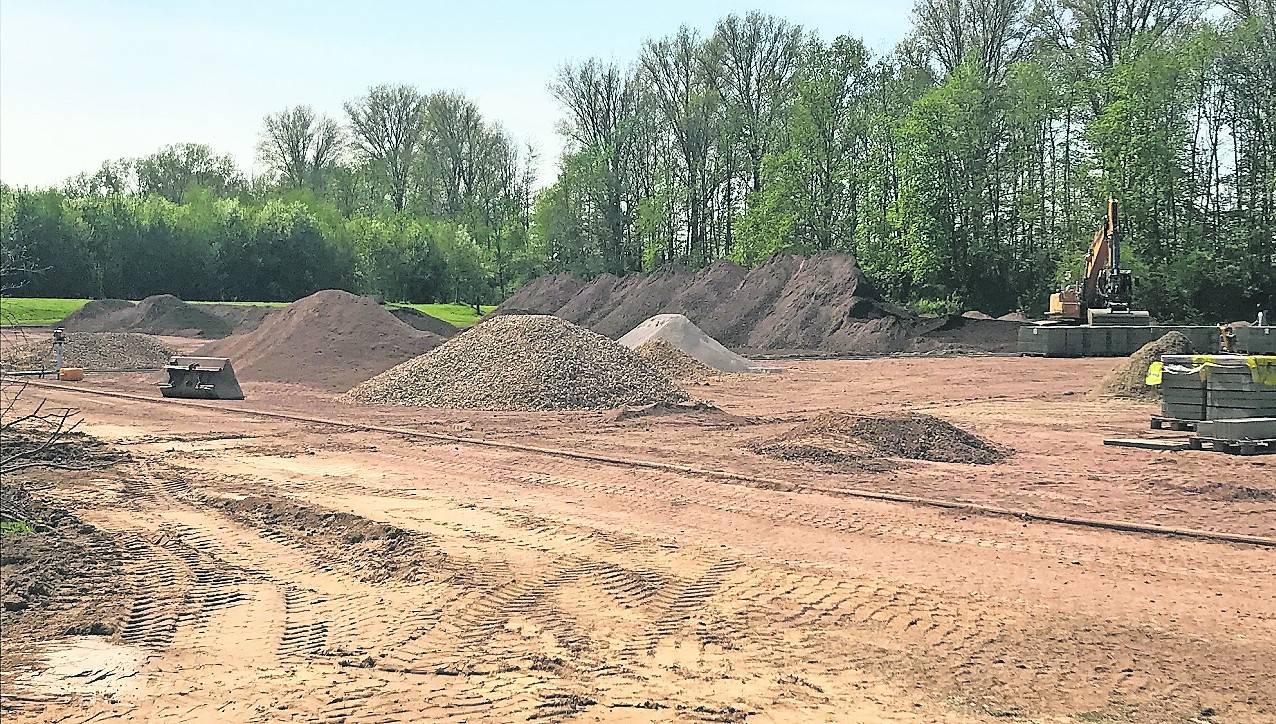 Der ehemalige Sportplatz in Nettesheim wird mit Zuschüssen der „Zukunftsagentur Rheinisches Revier“ in eine multifunktionale Anlage umgewandelt. <![CDATA[]]>Auch die „Highlander“ bekommen eine Fläche. <![CDATA[]]>