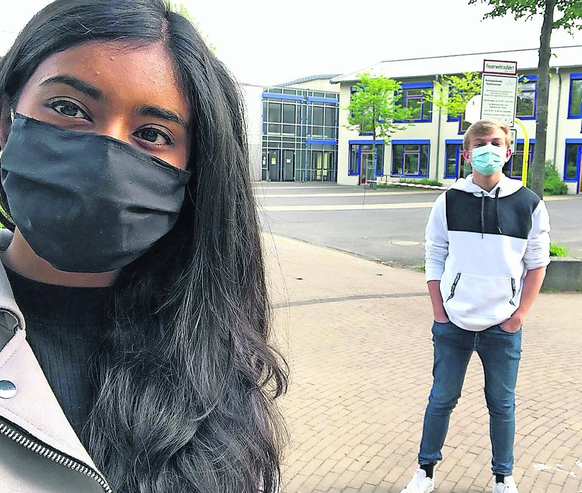  Justin Krönauer und Raveena Babu dürfen wieder in der Schule fürs Abi lernen.  