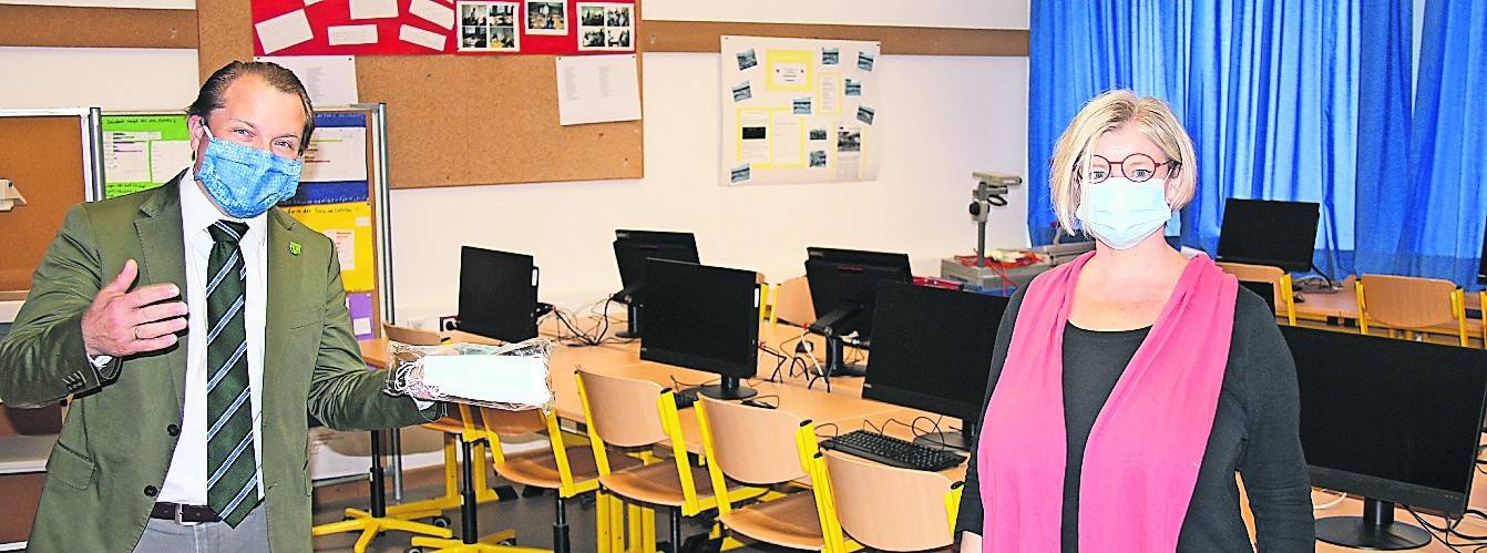 „ Schulen und Träger-Kommunen wird organisatorisch sehr viel abverlangt“