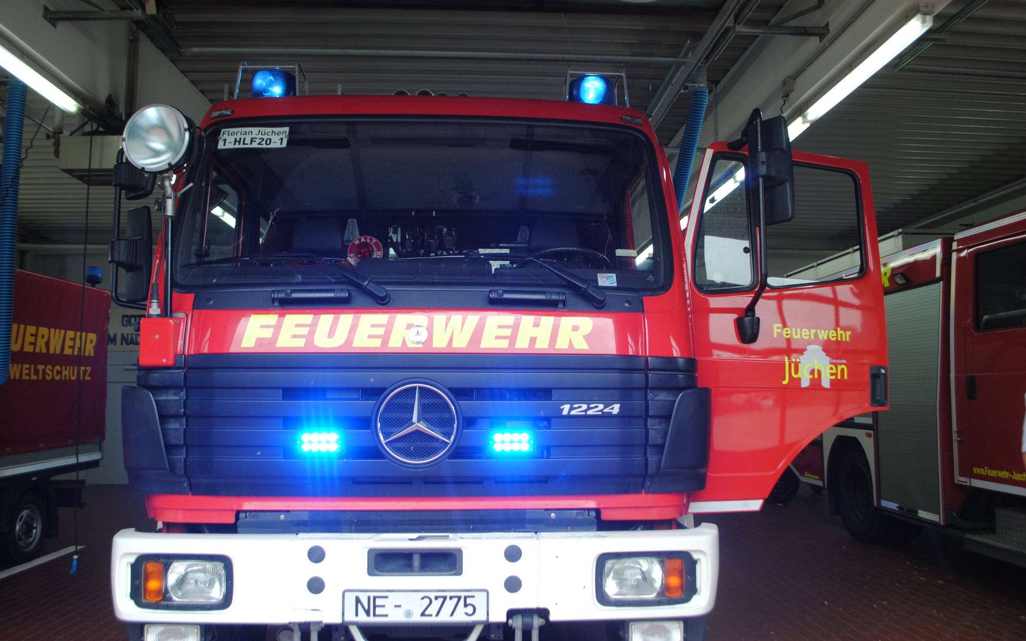 Busunfall und Feuer im Aufzug