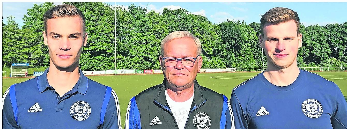 Von links: Tim Schnitzler (Trainer U 19),Lothar Holz (sportlicher Leiter) und Niklas Noll (neuer Trainer der U 15).  