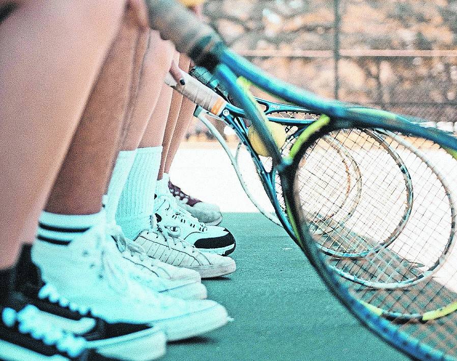  Der Erlebnispädagogik-Spezialist „hoch3“ bietet in den Sommerferien drei Tennis-Abenteuer-Camps in Kooperation mit dem Tennis-Club Jüchen und der „Crosscourt-Tennisschule“ in Jüchen an. 