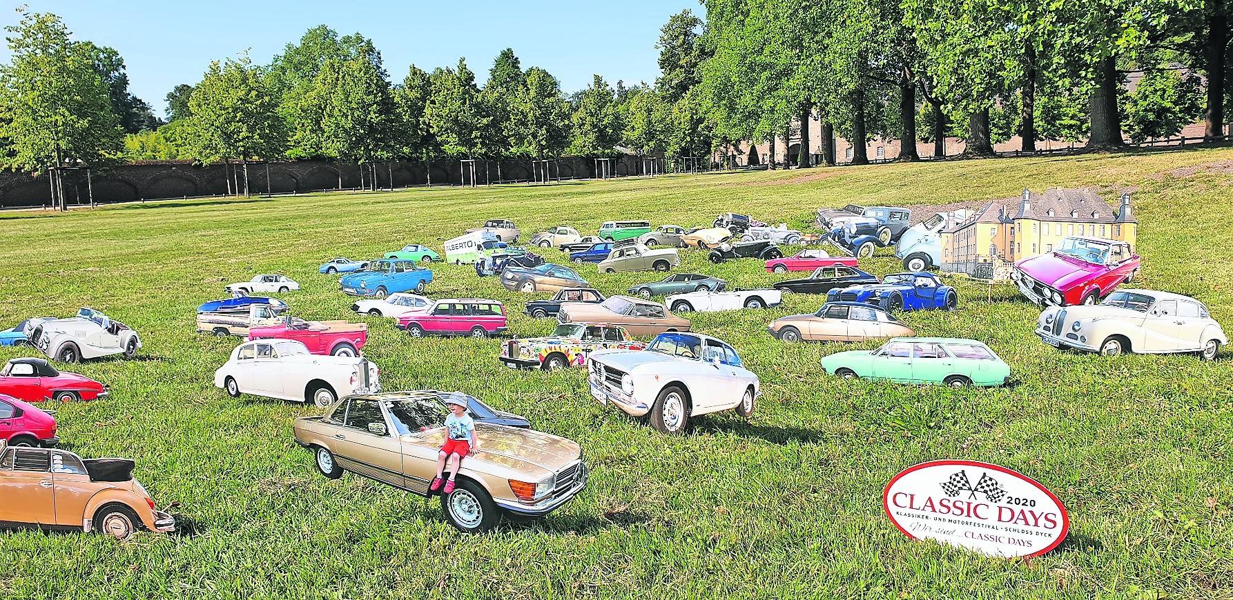  Über 100 Platzhalter sind schon bestellt, auf dem Bild oben sind gerade mal 56 zu sehen… „Das wird richtig toll“, verspricht er. Menschen können so ihr Auto als Foto schicken und der Verein lässt dann einen „Picknick-Freund“ fertigen – „den Platzhalter des Besitzers mit seinem Auto im Picknick 2020 – auch wenn es nicht in 1:1 stattfinden darf“, schmunzelt der Vereinssprecher.Auch eine stilisierte Aktie (mit Kupon) kann von den Unterstützern erworben werden. <![CDATA[]]>