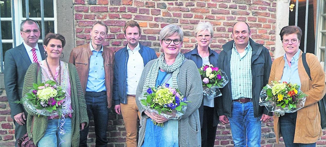  Der Vorstand des Werberinges rund um Lene Dunt (Mitte) hat sich rund um die Fassaden der Fußgängerzone ein schönes Gewinnspiel einfallen lassen.  