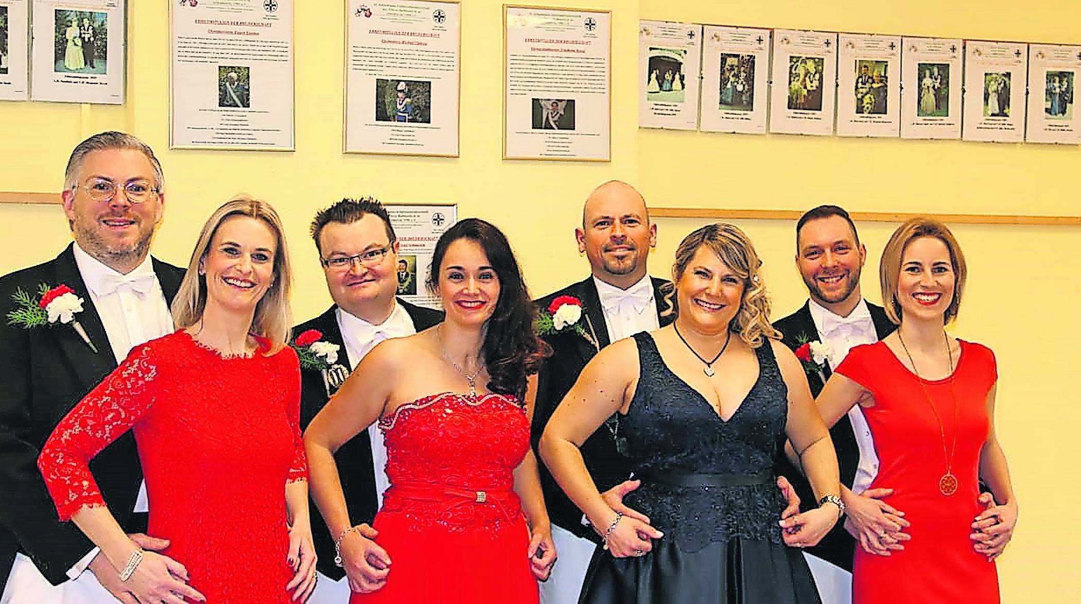  Im Gruppenfoto sind zu sehen das Kronprinzenpaar Bernhard Both (Mitte) und Monika Kreuer mit den Ministerpaaren Martin und Christina Spitzmüller, Frank Massier und Silke Baumeister sowie Bastian Schmidt und Ilonka Mayer. 