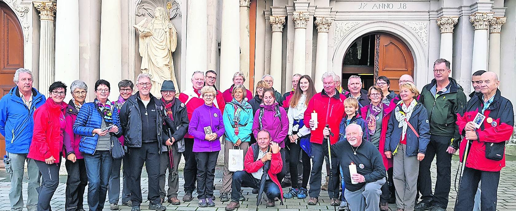  Dieses Foto der Pilgergruppe „St. Peter“ aus Rommerskirchen nach 200 Kilometer Fußmarsch wird es in diesem Jahr nicht geben! Dennoch hat sich der Pilgerrat ein kleines Alternativ-Programm überlegt, dass auch in Corona-Zeiten durchführbar ist. 