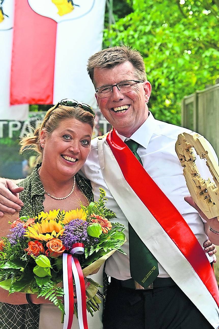  Stefan und Ursel Fücker damals kurz nach dem Vogelschuss.      